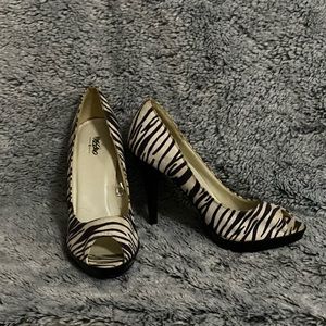 Mossimo zebra print peep toe heels